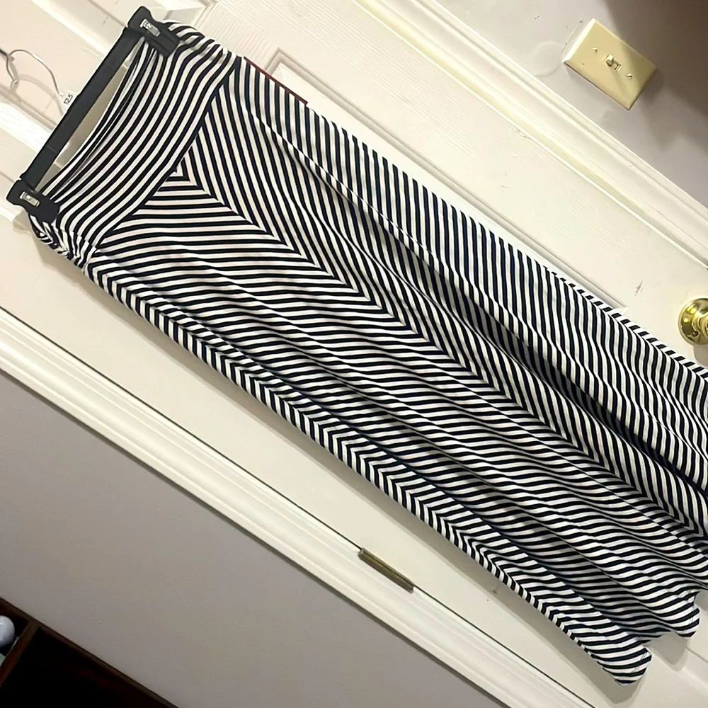 NWT Soft and sexy maxi skirt size Medium black and white - Picture 1 of 3